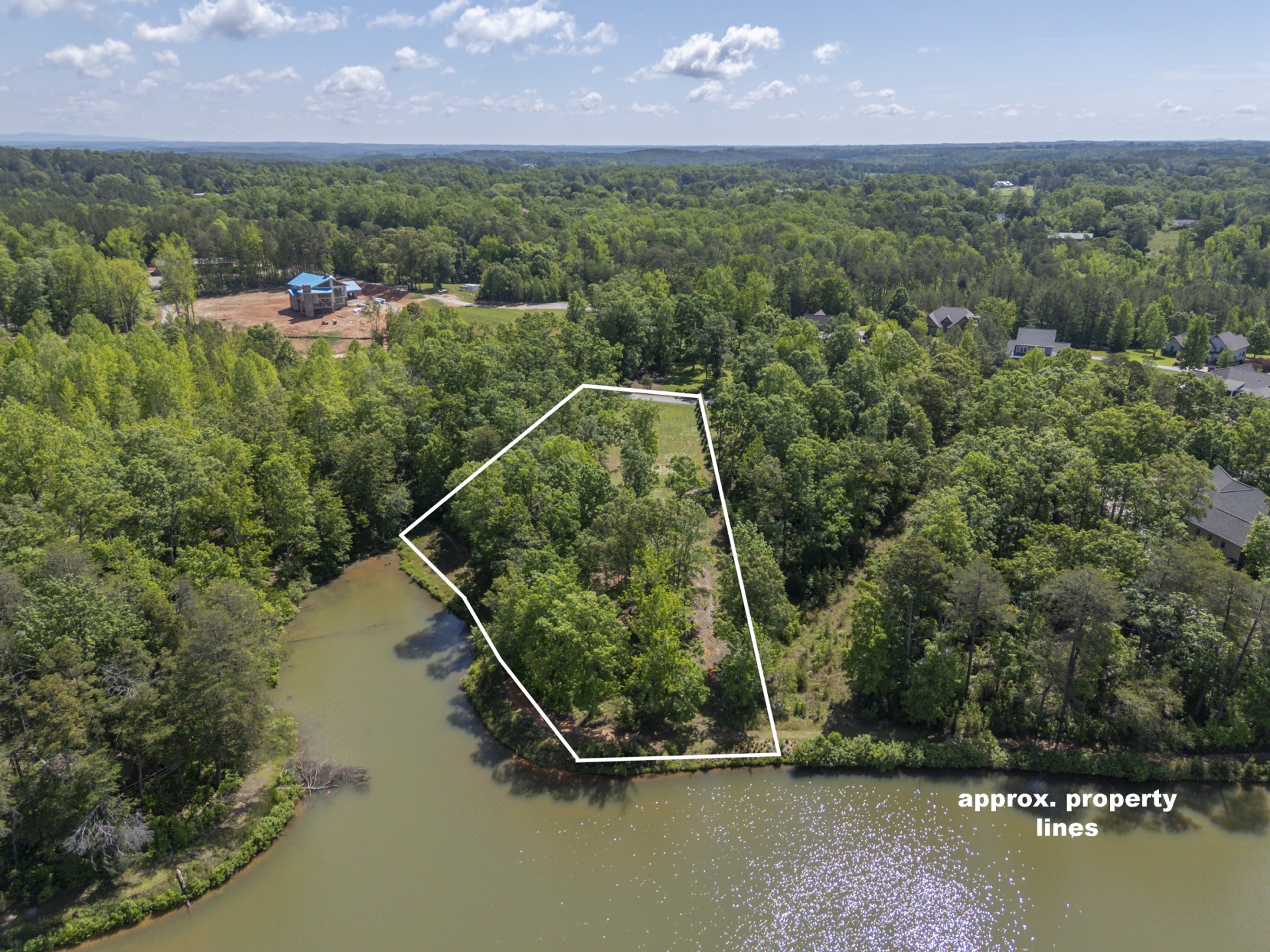 Best remaining lakefront lot in Derbyshire: exclusive gated community!