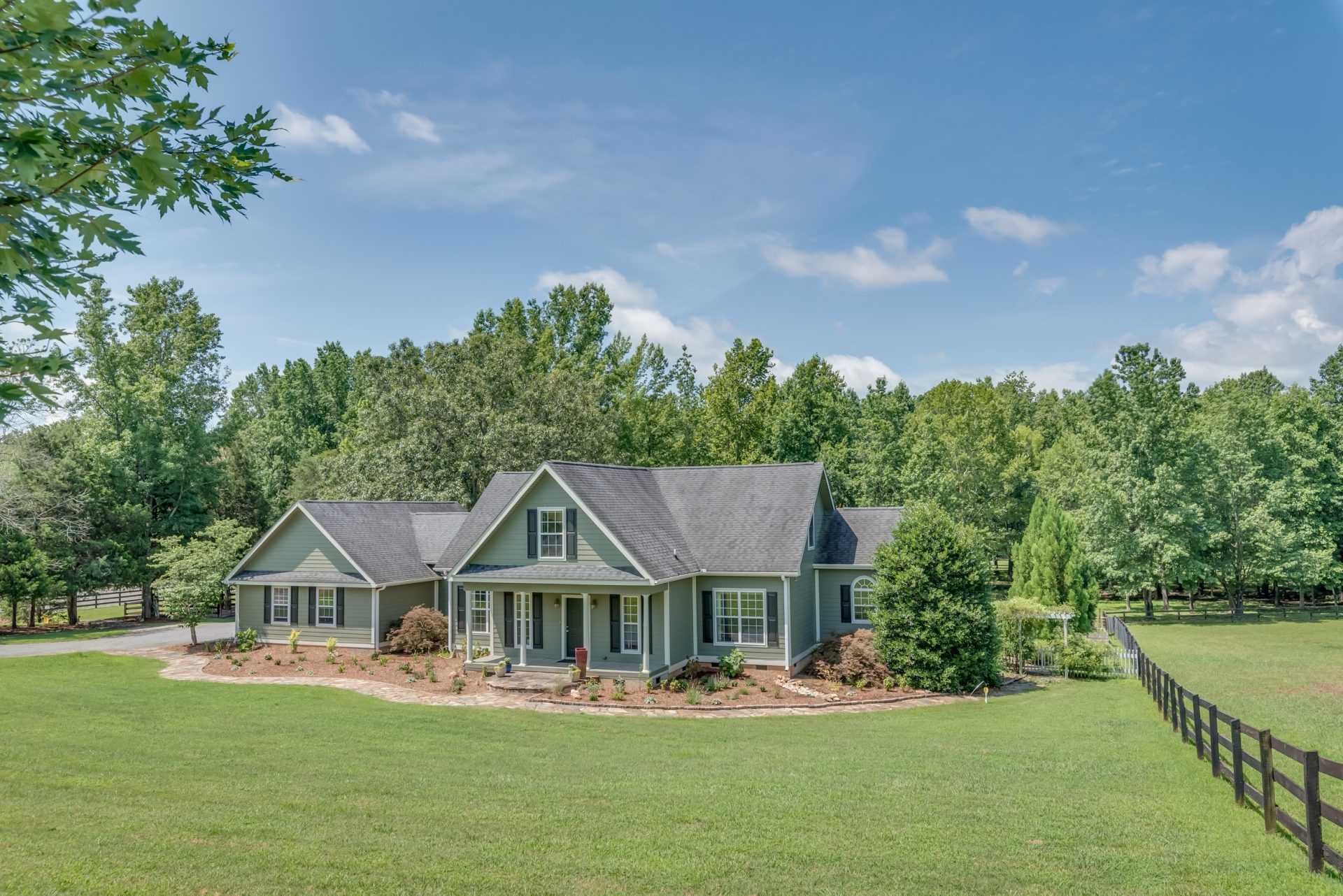 Green Fields: Move in ready horse farm in the heart of CETA trails!