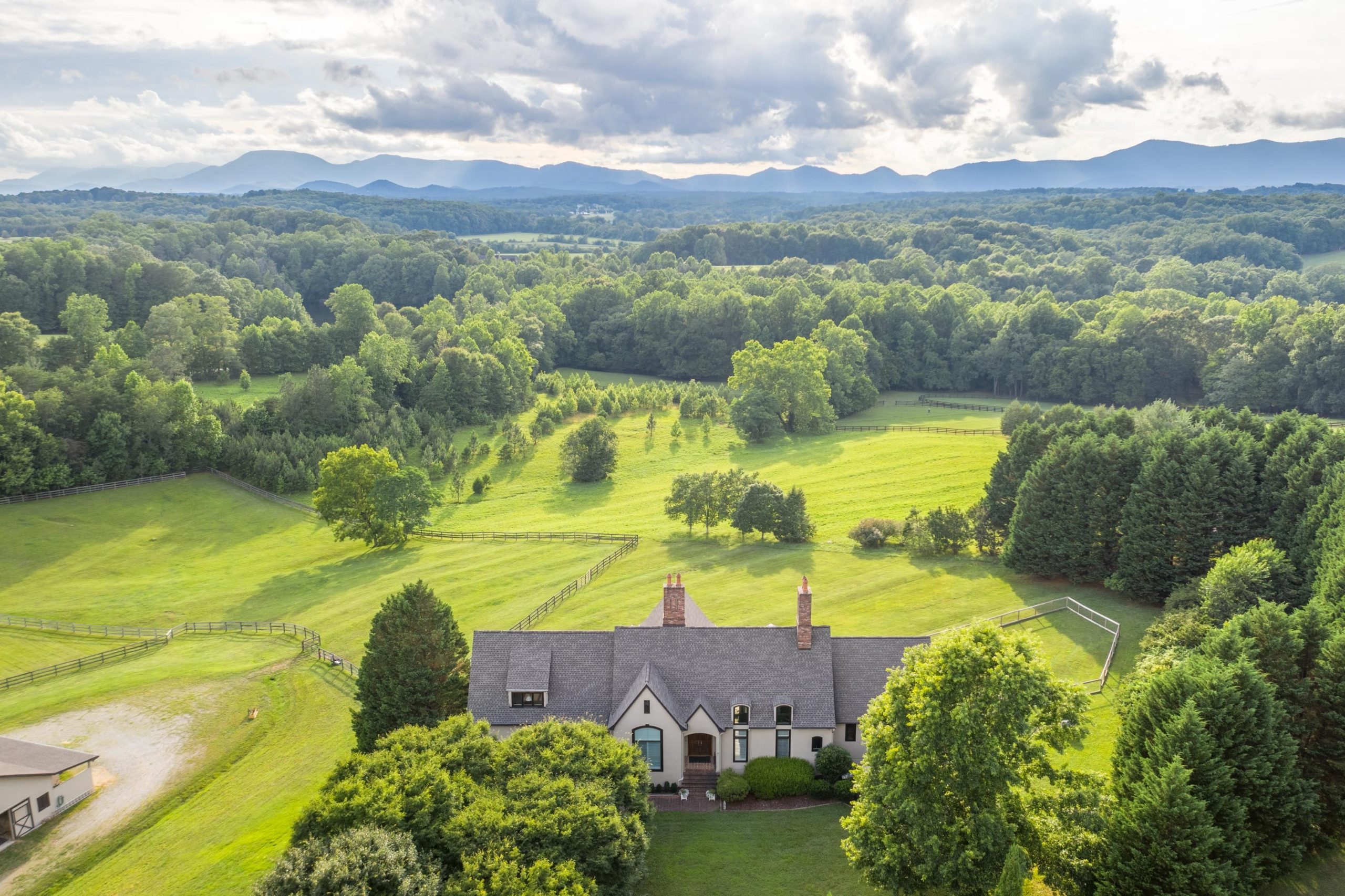 New Price! Whinny Hill Farm – 15 Glen Erin Lane