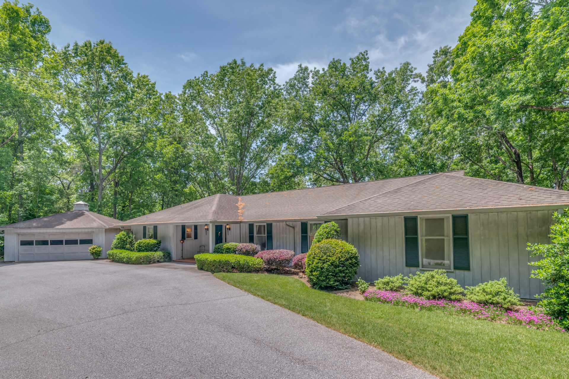 SOLD: Red Fox Circle with beautifully landscaped lot